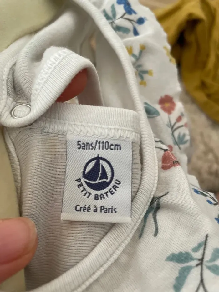 Tee shirt Petit Bateau 5 ans - photo numéro 3