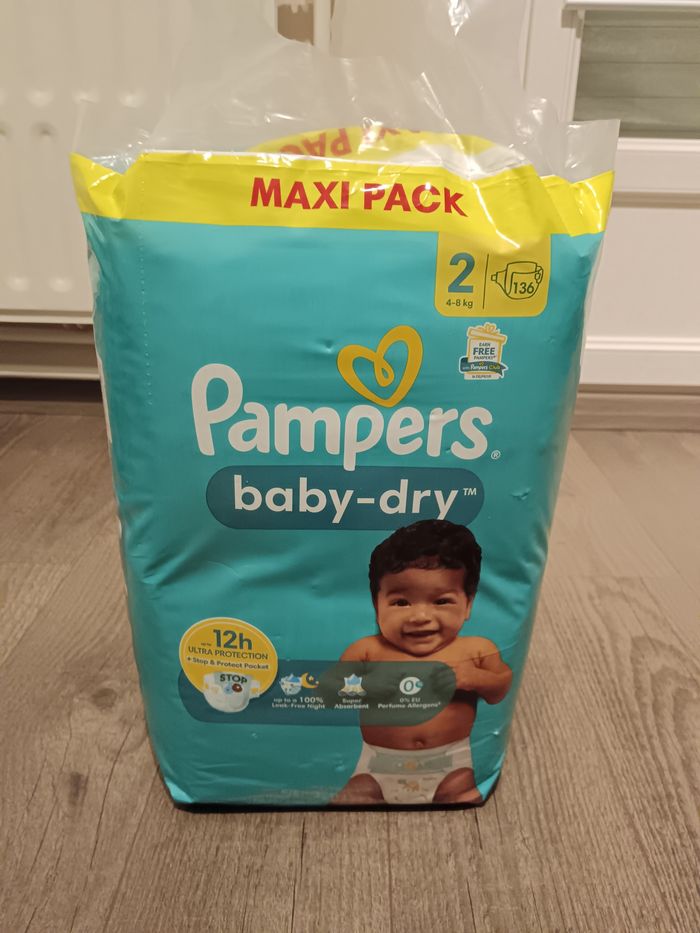 Couches pampers taille 2