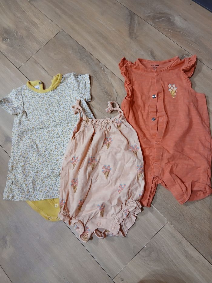 3 robe ou barboteuses