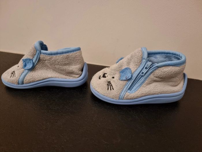 Chaussons enfant pointure 22 - photo numéro 2
