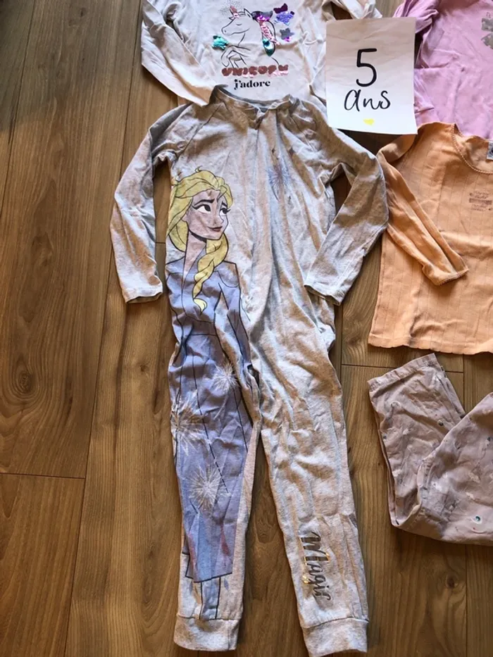 Lot pyjamas 5ans - photo numéro 2
