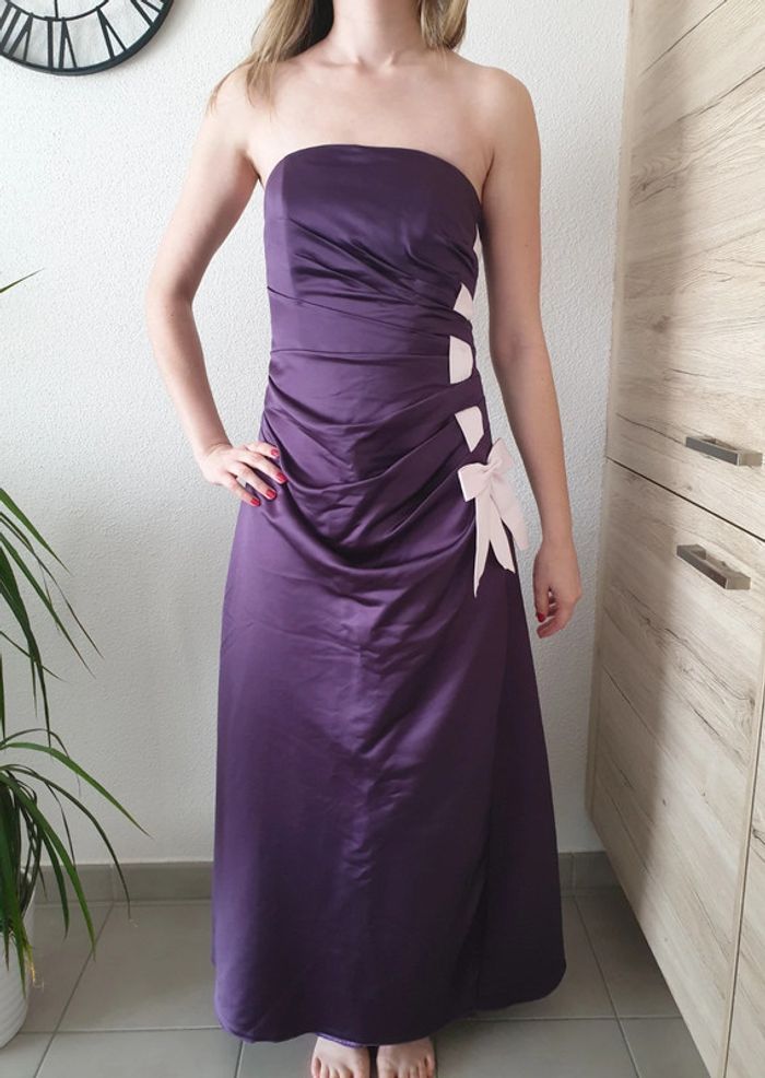 Robe couturiere pour cérémonie violette satinée
