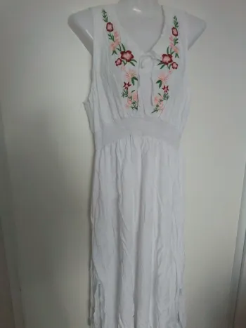 Jolie Robe longue brodée blanche bohème 44