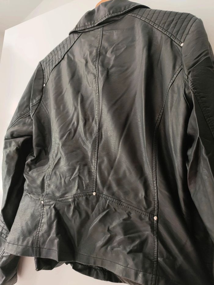 Veste en cuir synthétique perfecto ONLY onlgemma noir taille 40 L excellent état - photo numéro 6