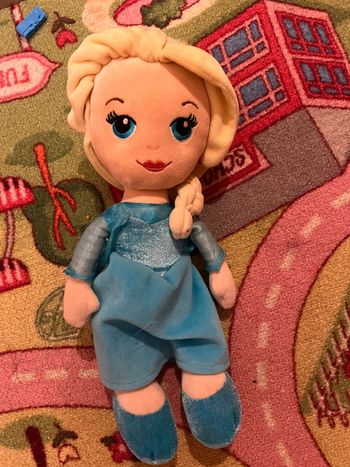 Peluche princesse Elsa reine des neiges