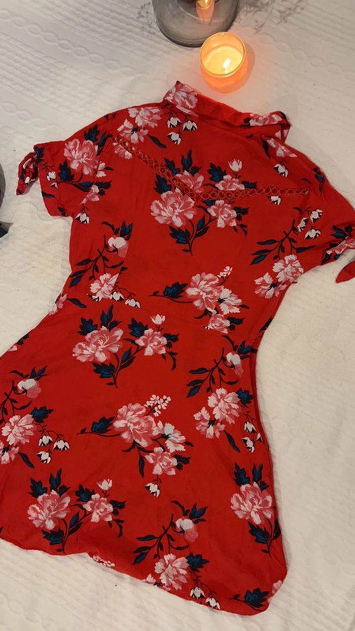 Robe rouge fleurie - photo numéro 4