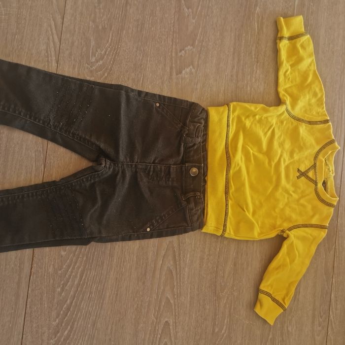 Ensemble pantalon + pull kiabi taille 9 mois - photo numéro 1