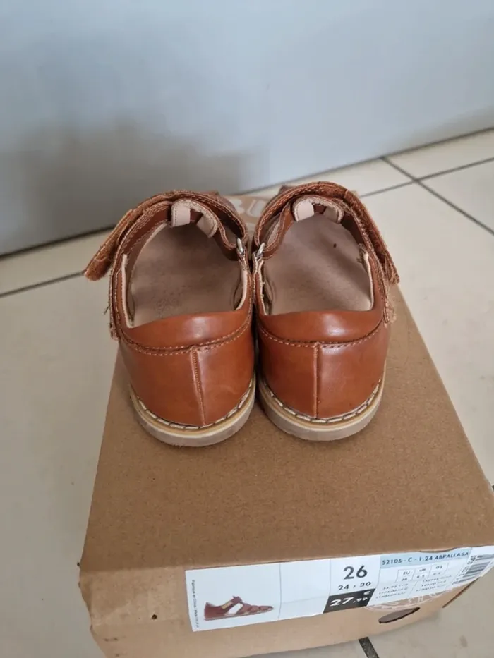 Sandales méduses quadrillé cuir camel taille 26 tres bon état - photo numéro 4