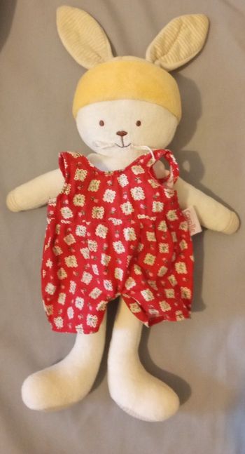 doudou peluche lapin de la marque Corolle de 2000 Zouzou corps 30 cm sans les oreilles ref 00203 blanc crème bonnet jaune salopette rouge d'occasion