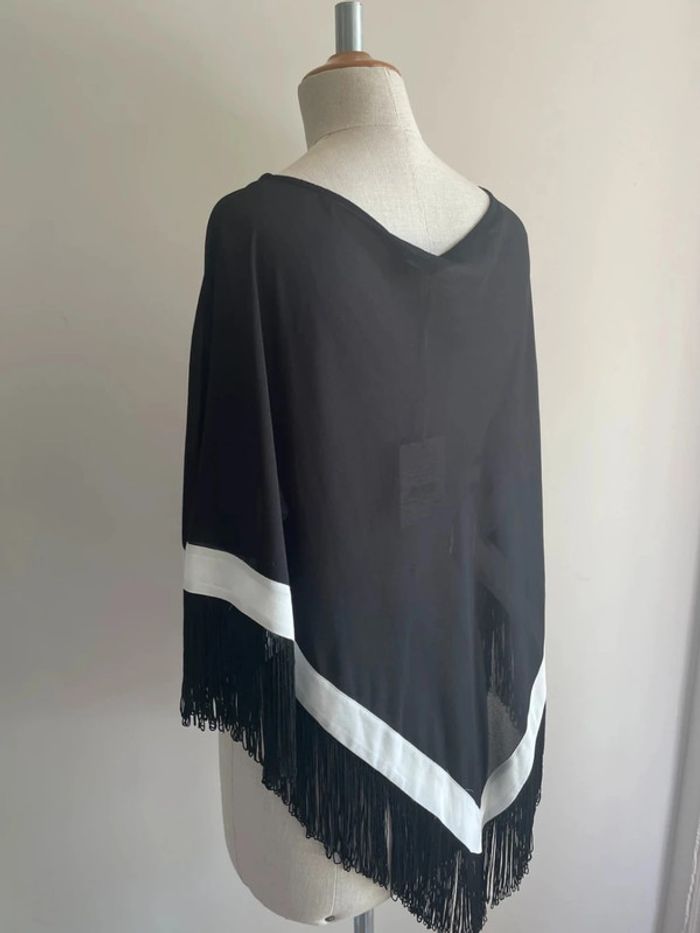 Poncho noir habillé Sandro Ferrone – finition contrastée élégante - photo numéro 2