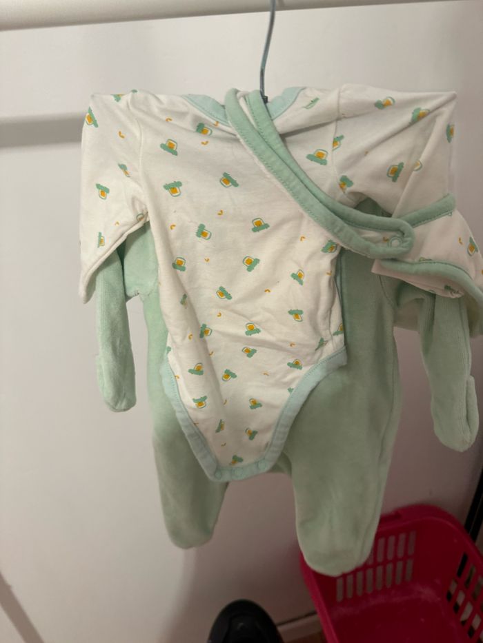 Lot de vêtements pour bébé - photo numéro 2