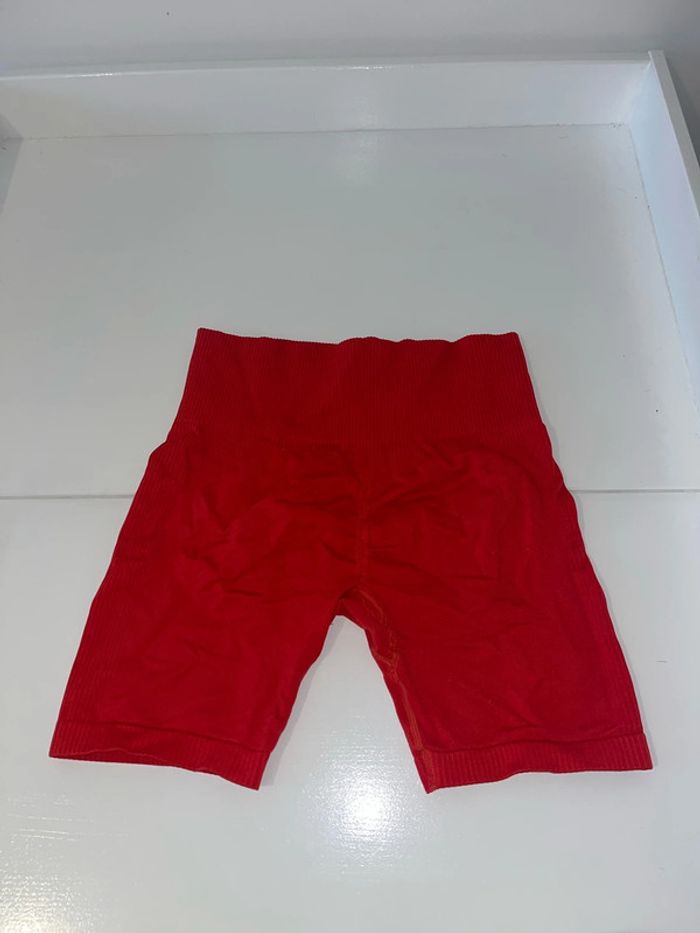 Short rouge - photo numéro 2