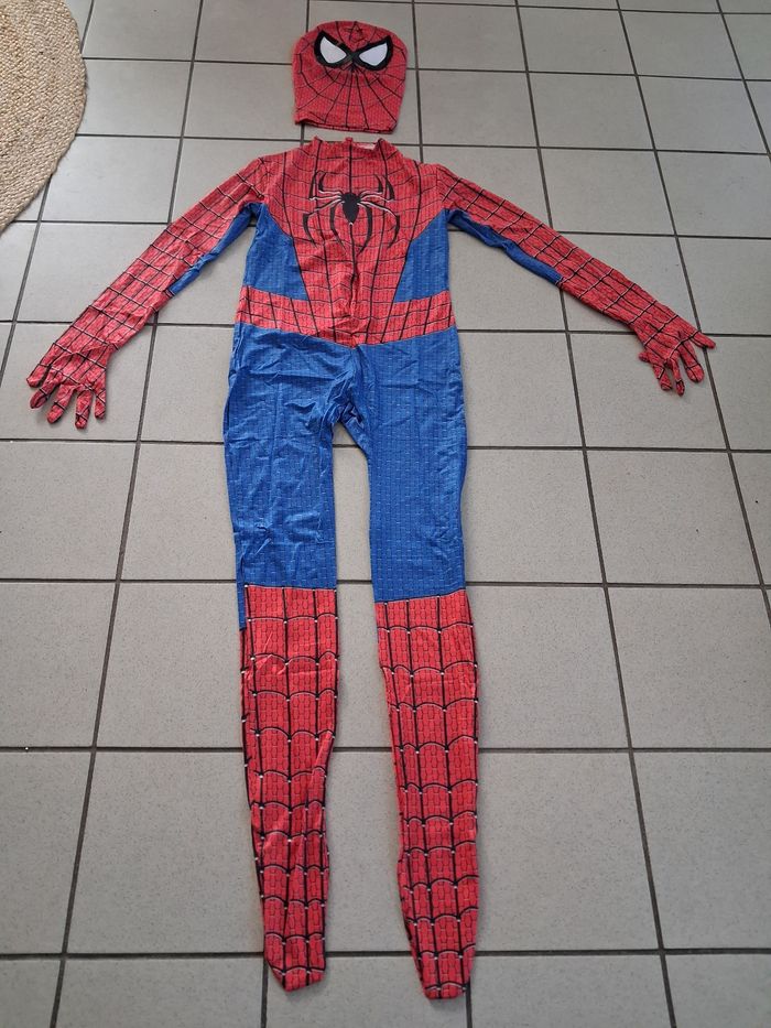 Déguisement spiderman 140 cm (9/10 ans)