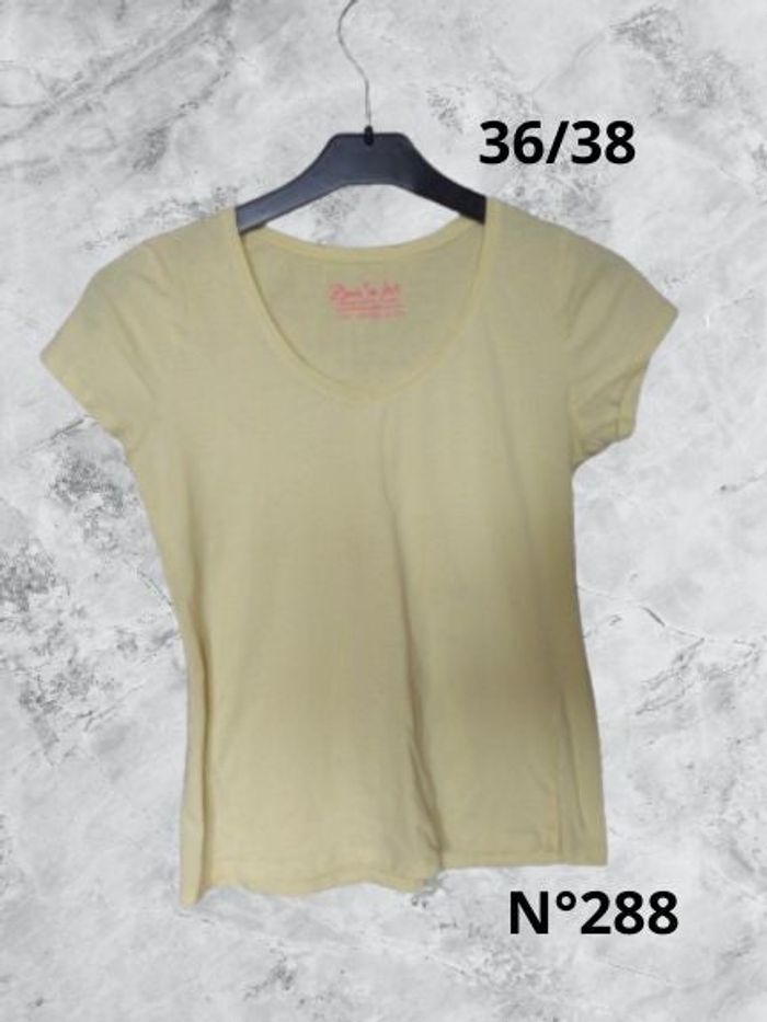 N°288 T-shirt jaune T36/38.Kiabi.
