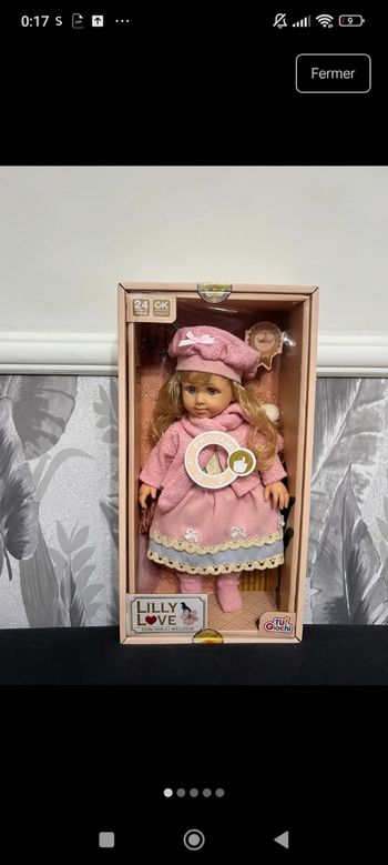 Magnifique poupée neuve 40cm