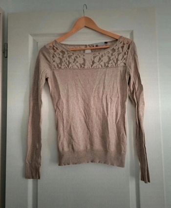 Pull femme léger beige avec dentelle et boutons derrière S