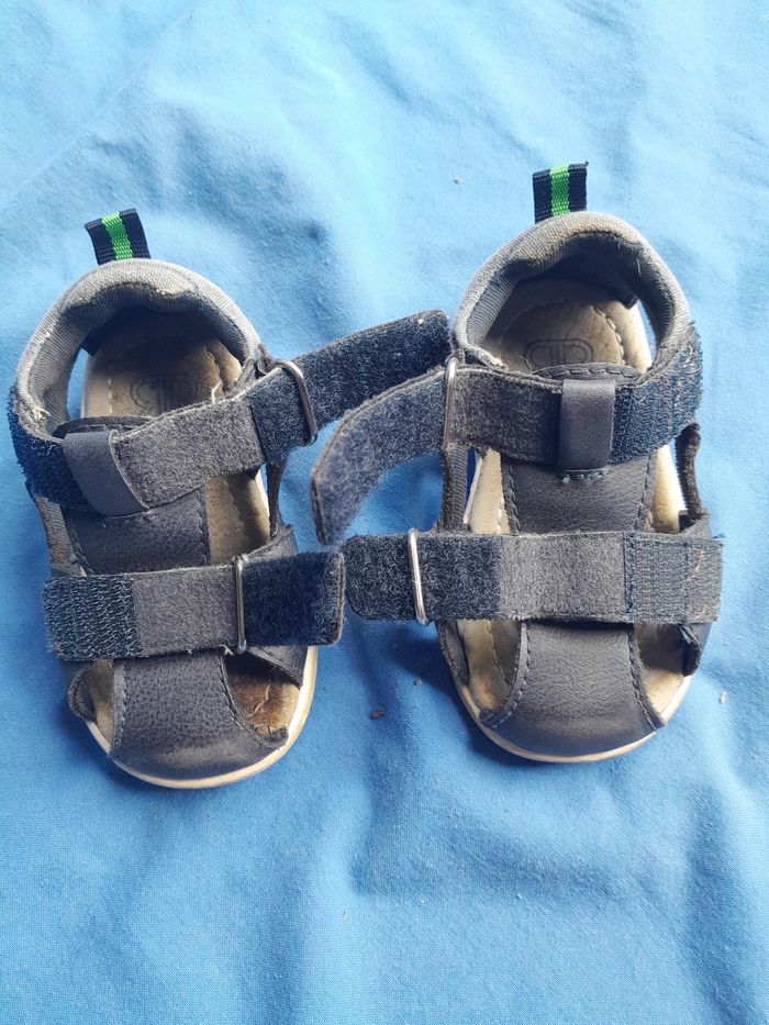 Chaussure ouverte taille 19 - photo numéro 4