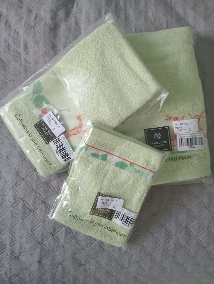 Linge de bain collection lièvres au pays des merveilles