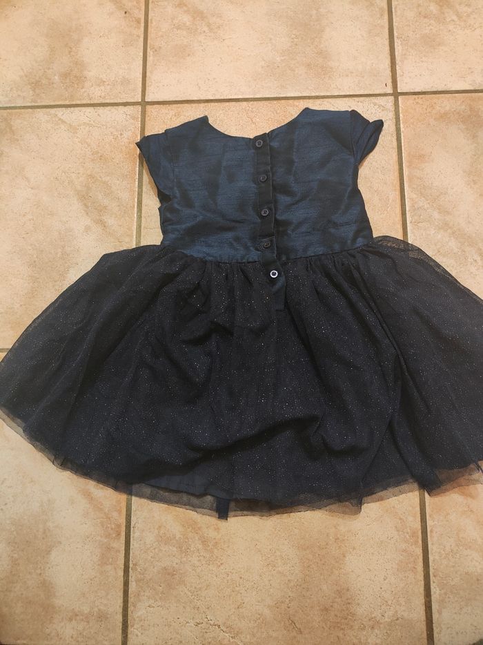 Robe en parfait état mise une fois taille 24 mois - photo numéro 2