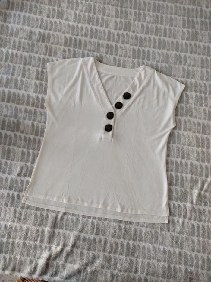 T-shirt blouse col v écru bouton taille 38 - photo numéro 1