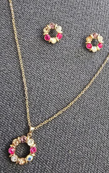 Parure/ensemble bijoux 2 pièces collier et boucles d'oreilles doré et rose
