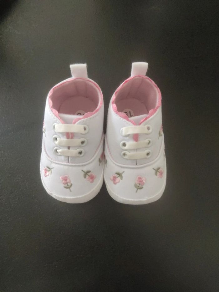 Magnifique paire de chaussures fille