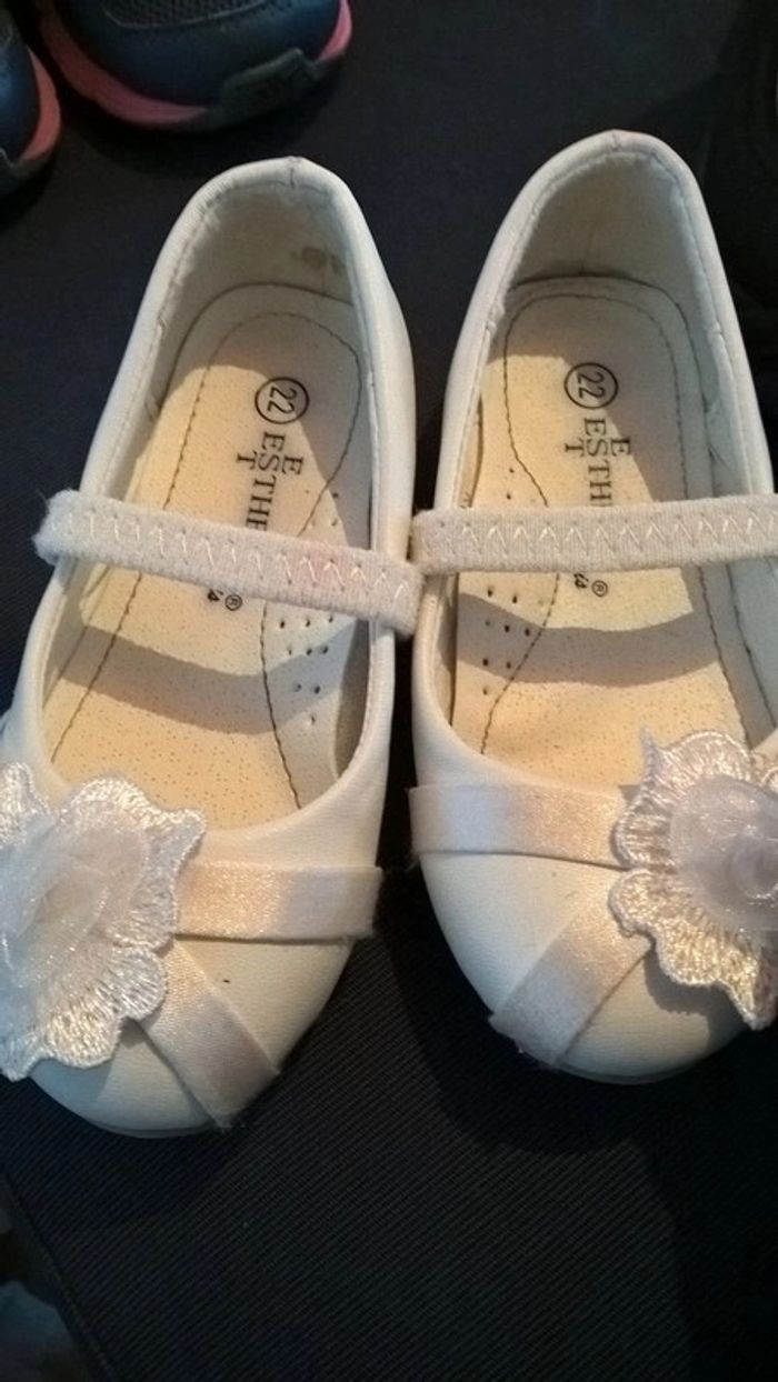 Chaussures blanches taille 22 - photo numéro 3