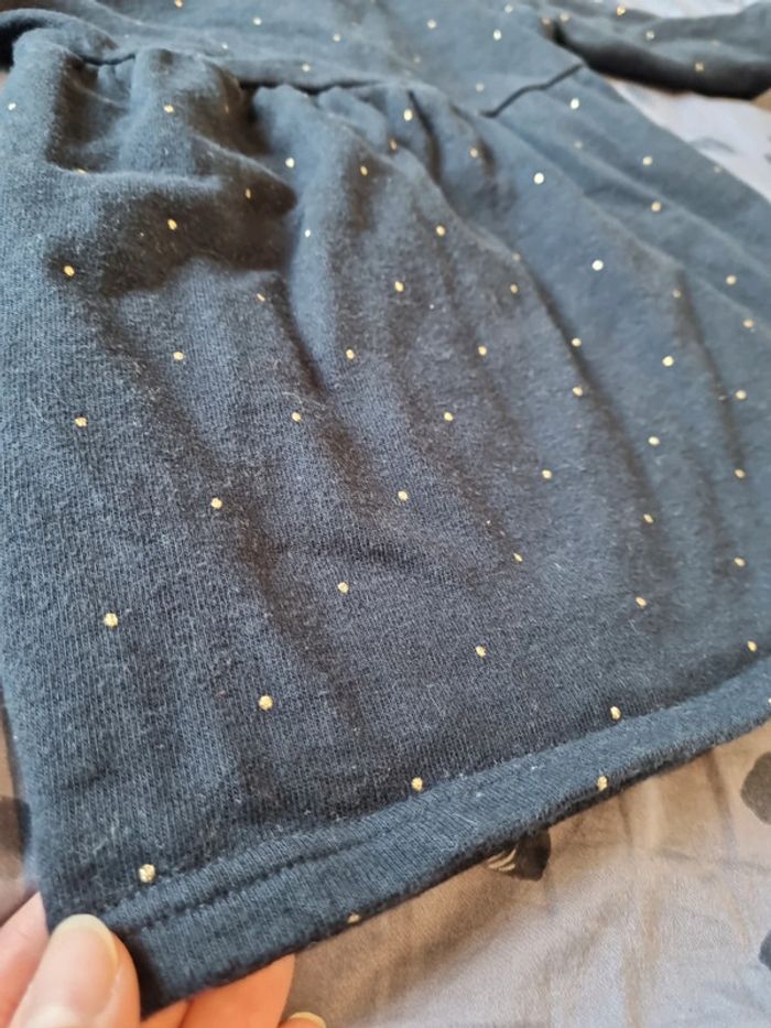 Robe molletonnée bleue marine 24 mois kiabi très bon état paillettes dorées - photo numéro 3