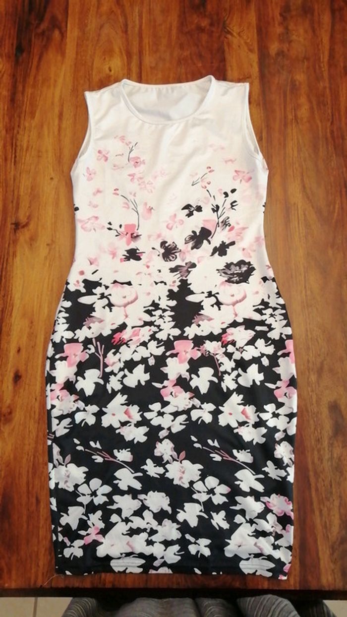 Robe moulante dégradée fleurie