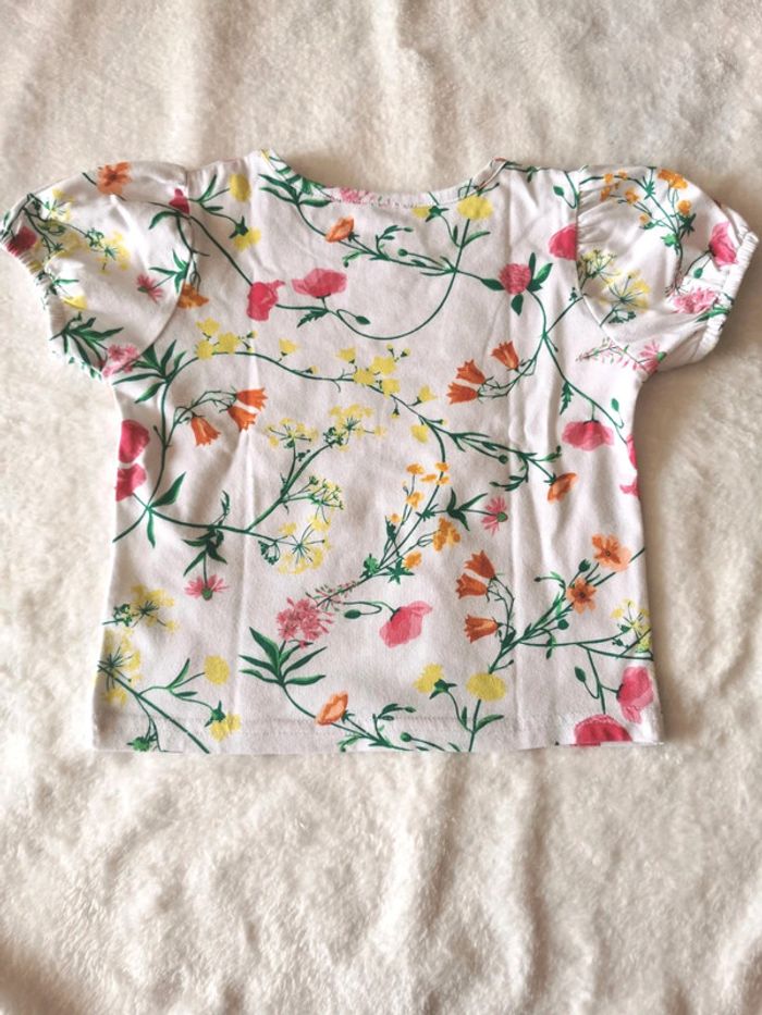 Tee-shirt fleuri - photo numéro 2