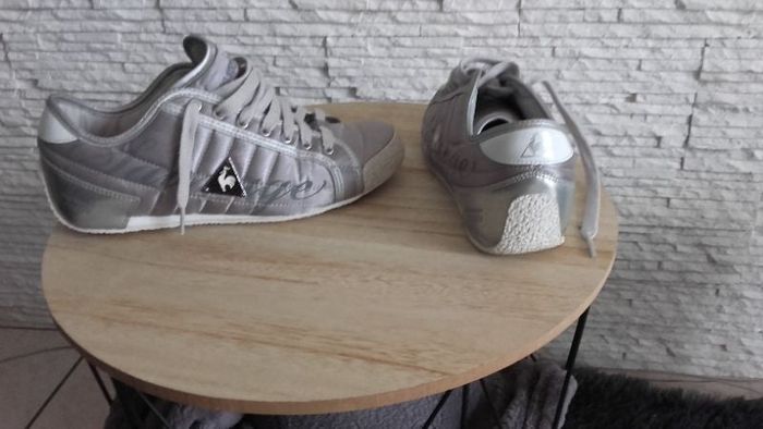 baskets grise effet brillant Le coq sportif