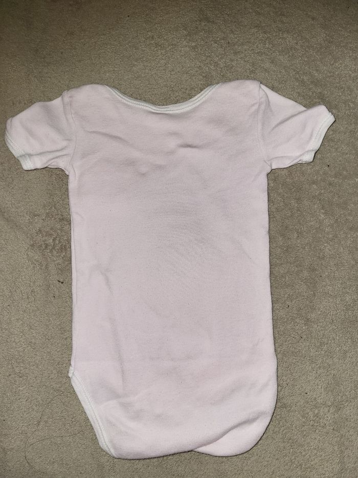 Lot Bodys 6-9 mois - photo numéro 5