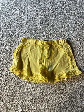 Short jaune avec dentelle primark