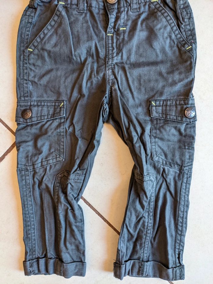 Pantalon avec bretelles garçon 18 mois - photo numéro 2