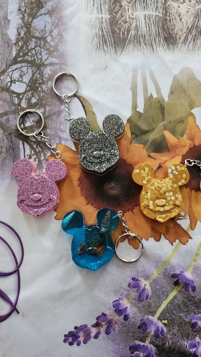 Porte clef Mickey, 4 euro pièces. - photo numéro 3