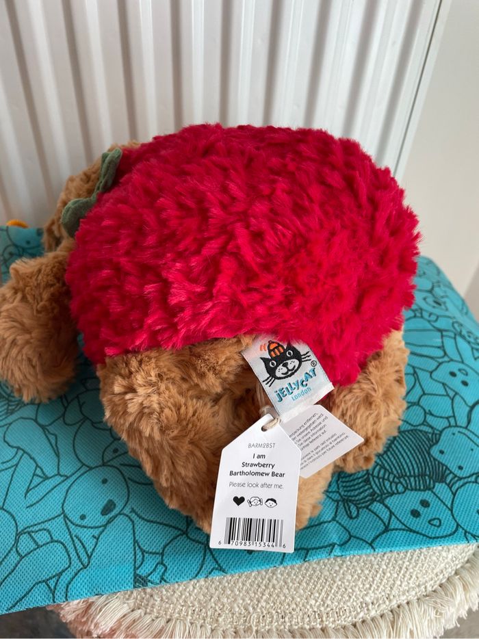 Peluche Jellycat Ours Bartholomew Fraise 🍓 - photo numéro 6