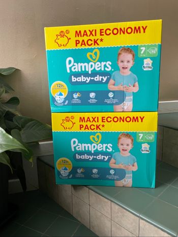 Lot 2 cartons couches Pampers T7