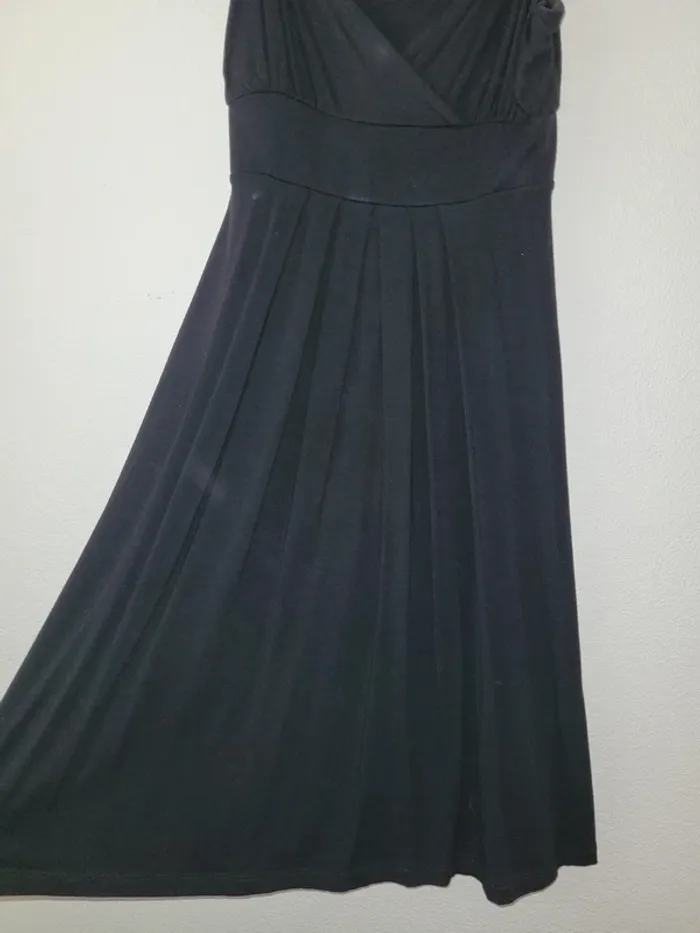 Robe noire fine bretelle - photo numéro 3