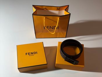 Ceintures Fendi vendu avec la boîte