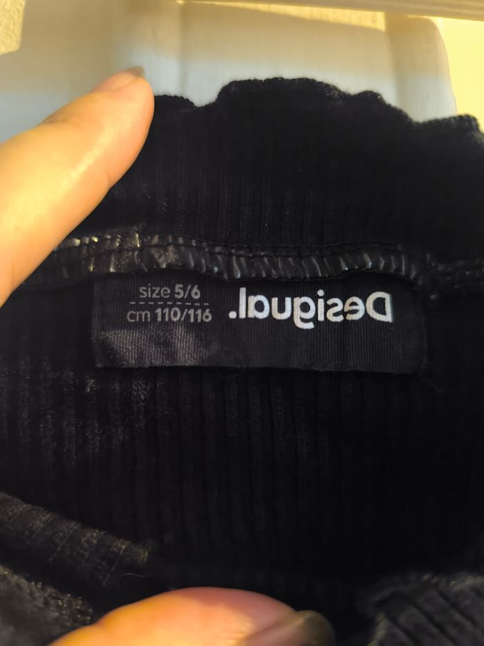 Tee-shirt manches longues fille Desigual 5-6 ans très bon etat - photo numéro 3