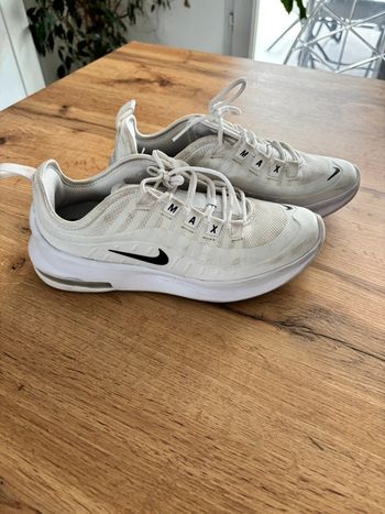 Baskets air max Nike blanche taille 35.5