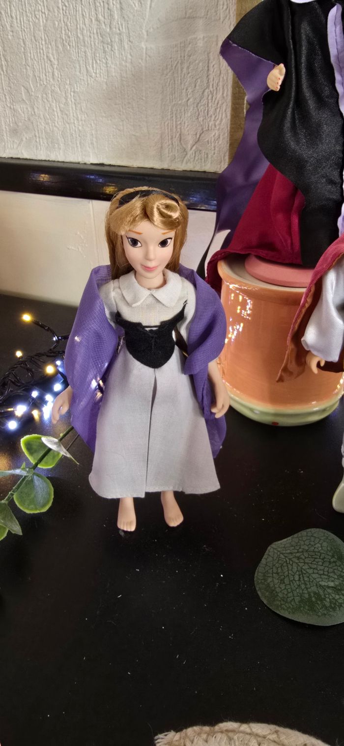 Lot de 7 magnifique poupées de collection porcelaine Disney princesse la belle au bois dormant - photo numéro 5