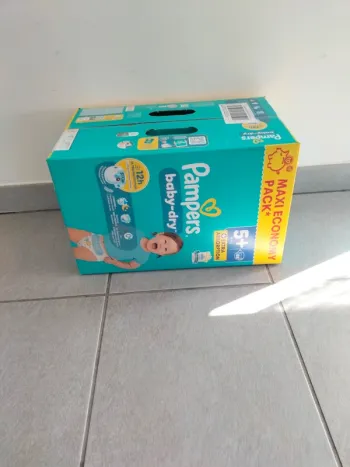 Couches Pampers baby dry taille 5+ 88 couches