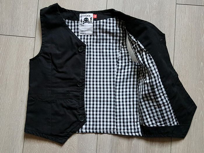 Bolero noir. Garçon 4 ans. Marque Tissaia - photo numéro 2