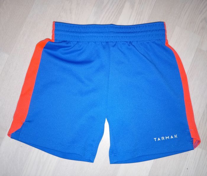 Short bleu et rouge Tarmak Decathlon 
T. 10 ans