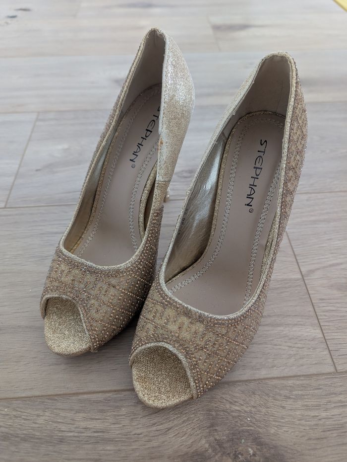 Chaussures hauts talons dorées 38 - photo numéro 2