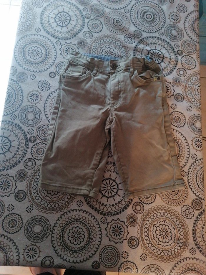 Short Tape à l'œil 8 ans