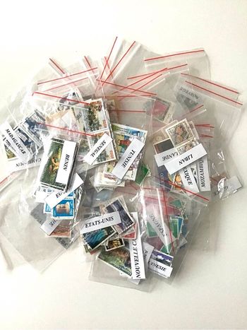 211 timbres étrangers