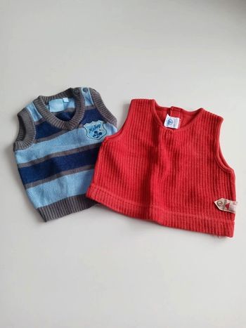 Lot x2 Pulls sans manche T 3 mois