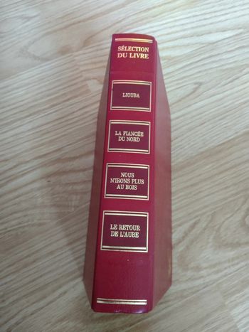 Livre avec 4 histoires